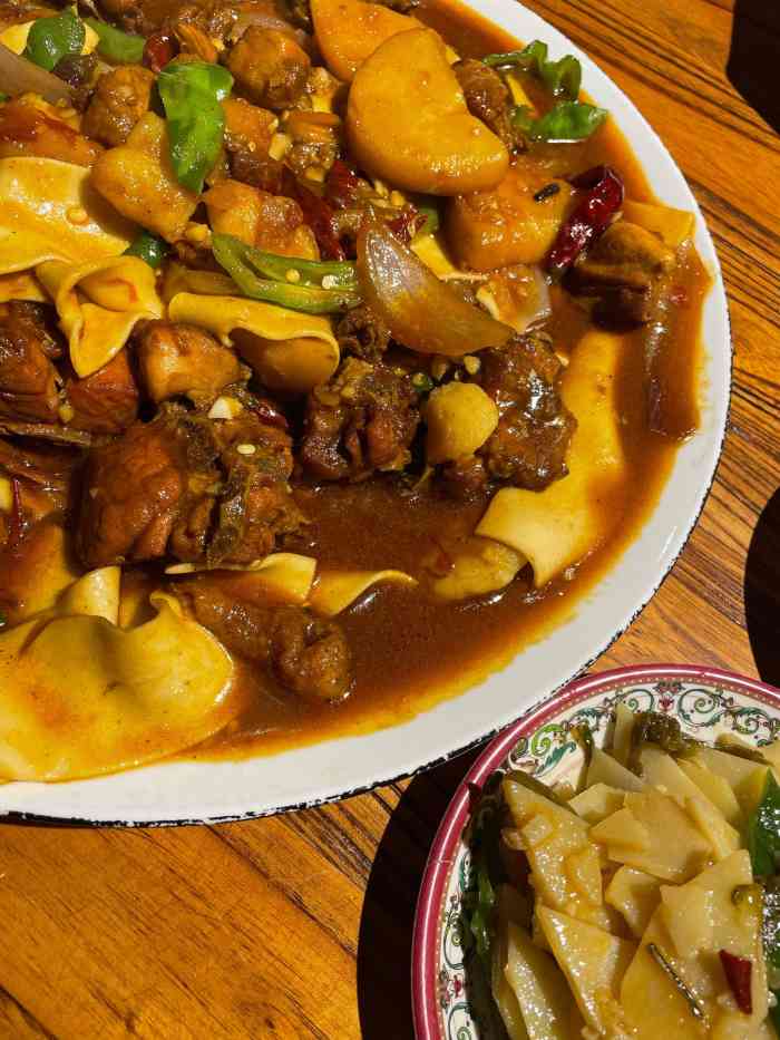 清真尕巴郎新疆菜餐厅(静宁路店)-"新开的新疆餐厅,这个位置换了好多
