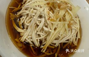 Green Pepper Shredded Pork Noodles with Kidney Soup