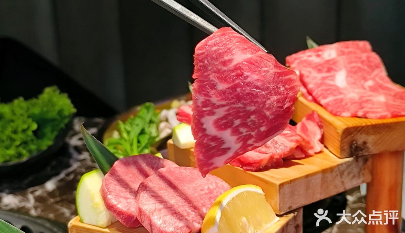 谁说餐饮寒冬没好店❓❗阶梯日式烤肉来破局！