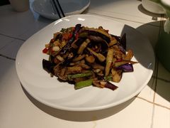 -阿瓦山寨·湘菜现炒·剁椒鱼头王(咸阳总店)
