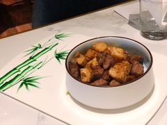 黑松露牛肉粒炒杏鲍菇-五号茶居·新派粤菜·岭南五号酒店(沿江中路店)