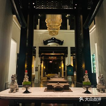 早餐不接受预定 有人一早就去排队了 往返房间楼层和沙滩