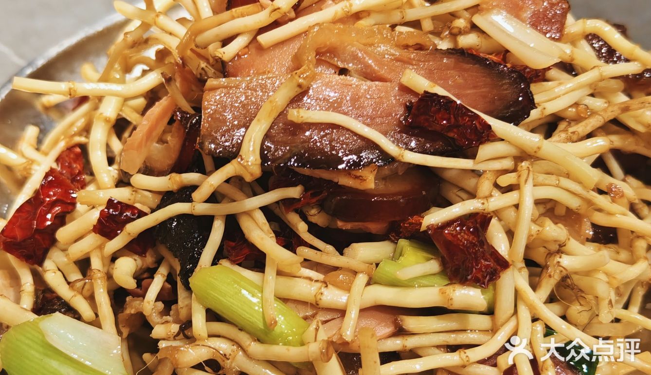 品味贵州特色美食，就来黔烙莊吧！