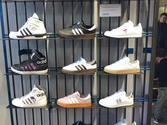 -阿迪达斯(武林银泰三叶草店)