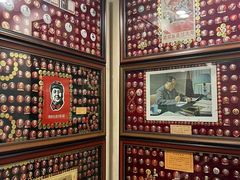 -毛泽东像章珍藏馆