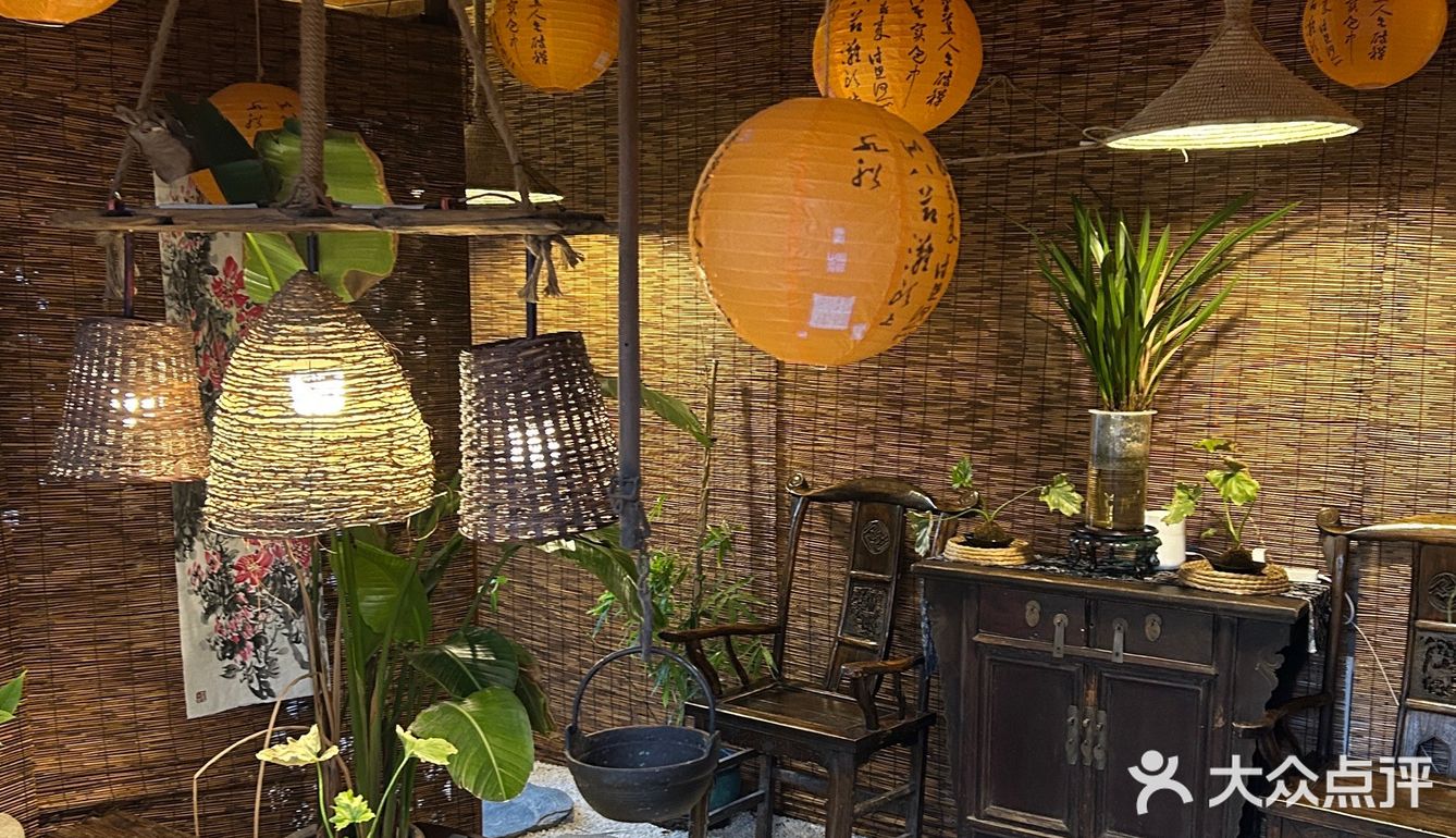 藏在大山里的草棚子饭店 | 铁锅炖