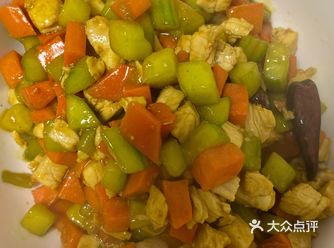 肯德基都是外卖。于是去超市买了菜自己做…