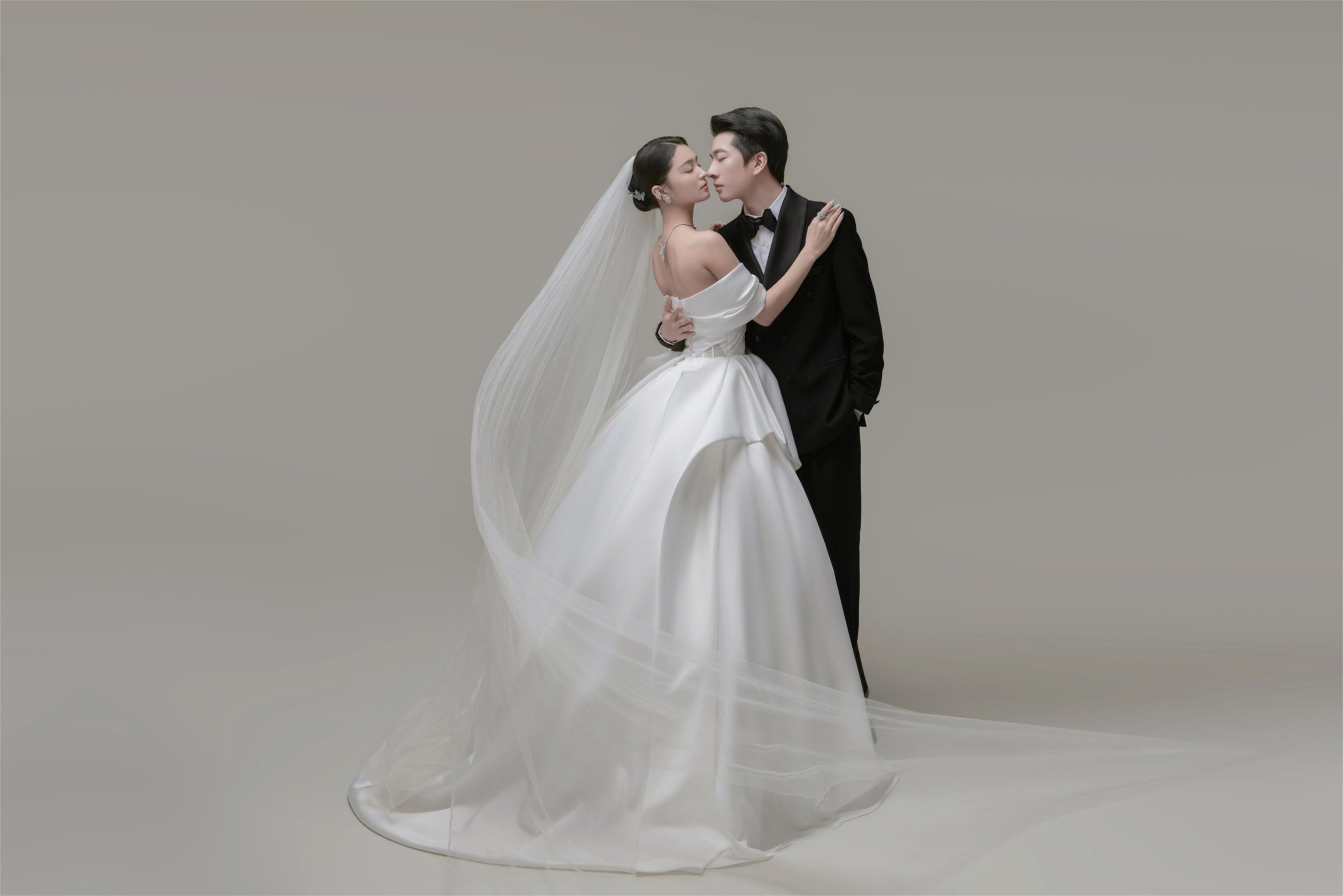 结婚一定要拍的韩式缎面婚纱照!温柔高级