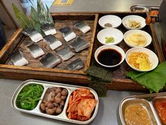 -围炉肉舍•炭烤活鳗•丹东海鲜烤肉(步行街店)