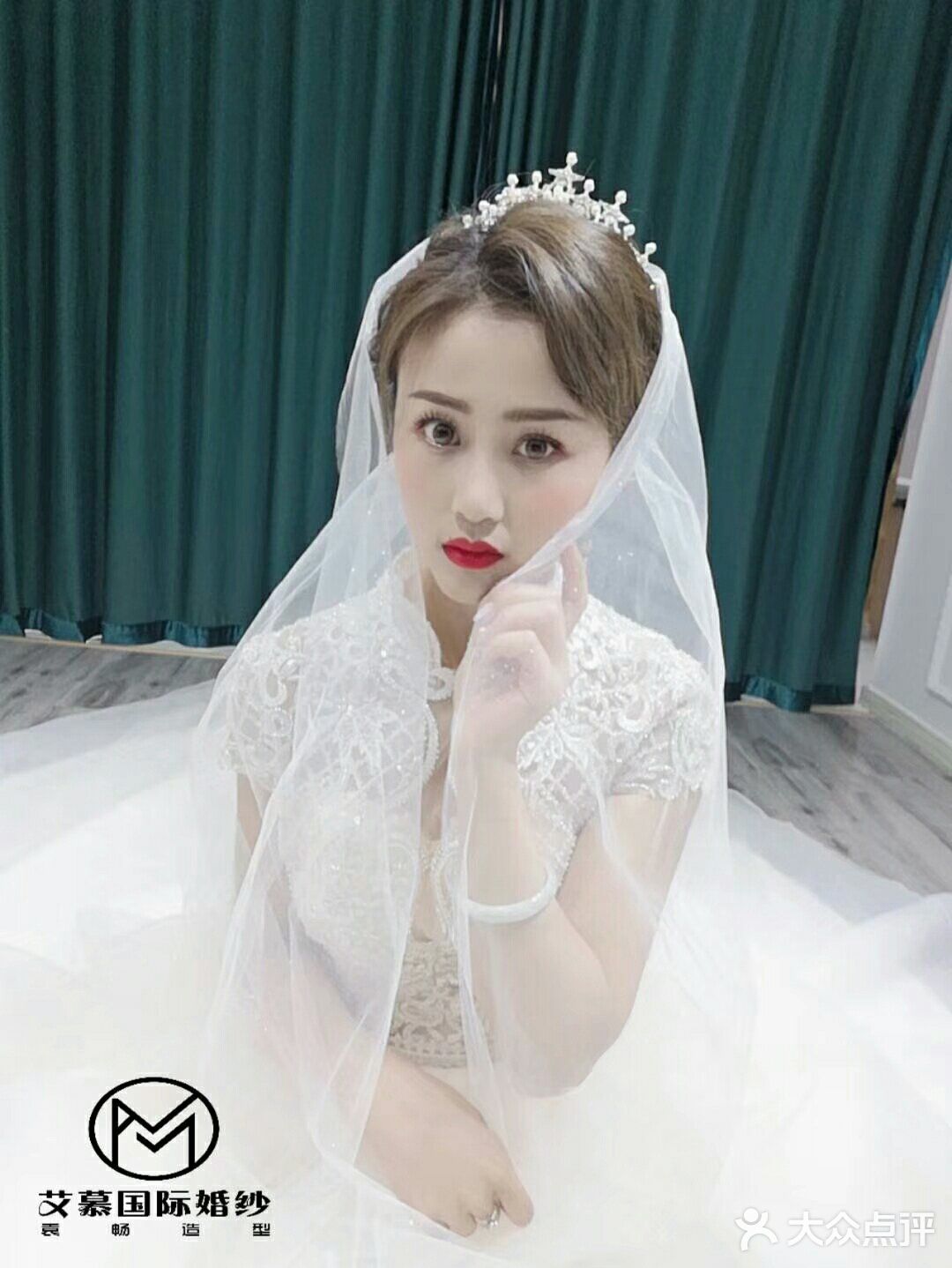 婚纱一共试了三套，每一套感觉都是不同风格的