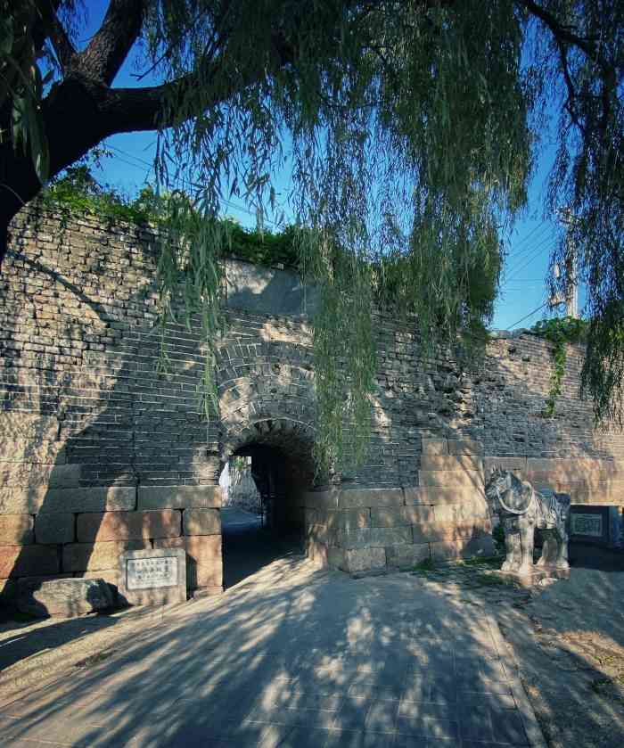 白马关堡-"野长城下的小古堡.密云番字牌附近.在路边.