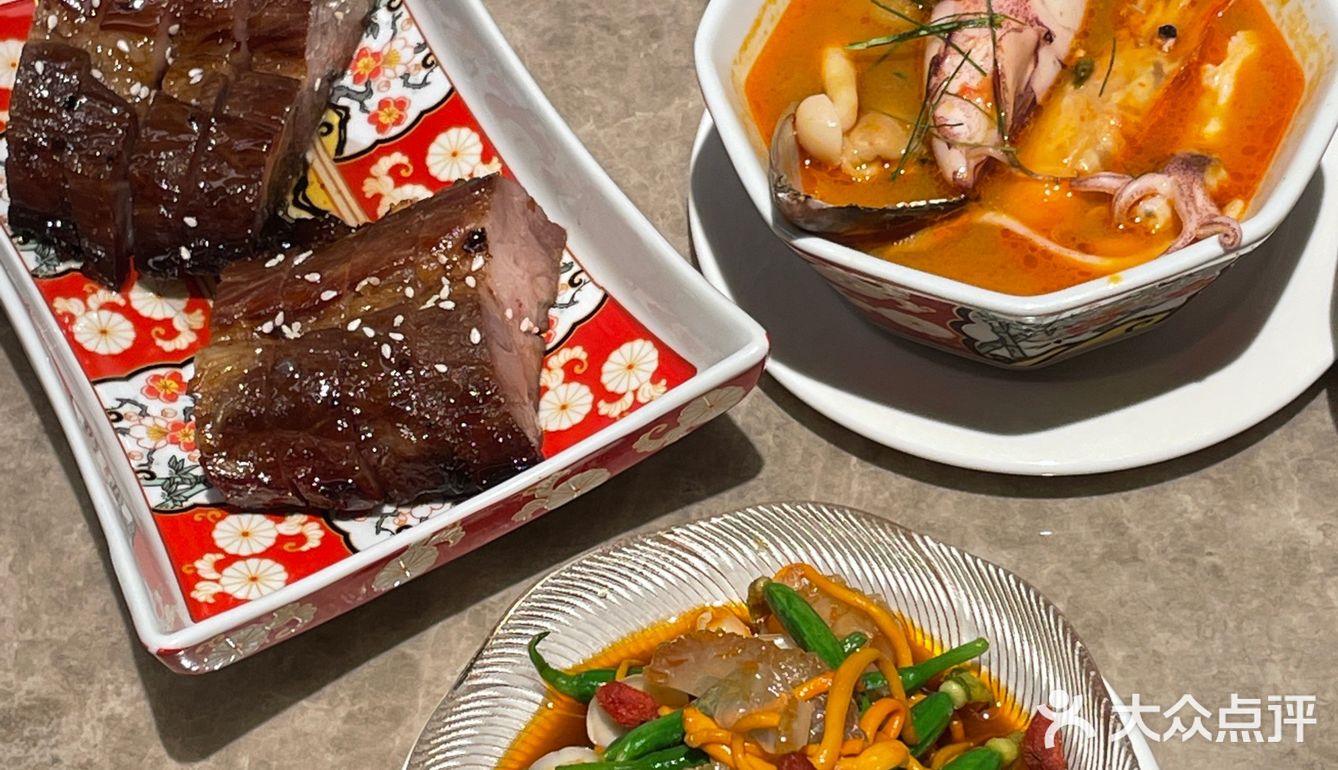 和姐妹来广粤天地看到的瑰茶厅，算是复古风