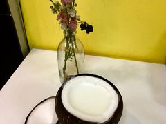 -志龙皇冠吃货椰子铺