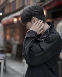 -一家只做男发烫染的店