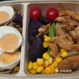 最近的体重着实有点吓人啊，被同事安利了一家轻食