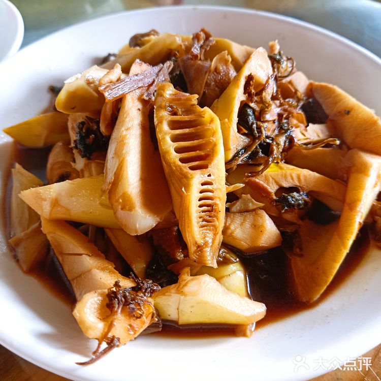 # 绍兴历史保护街区美食