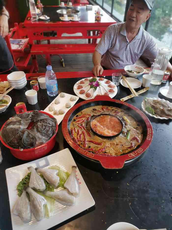 红房子老火锅长嘉汇江景店