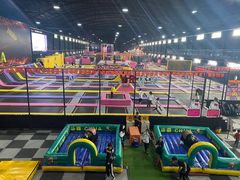 -嘿哟动霸CHUA·新潮玩运动娱乐中心·蹦床滑冰团建乐园