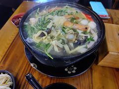 -丽虹云南过桥米线(兴工街店)
