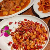 门头不起眼的湖北菜馆 是学生的校外食堂  