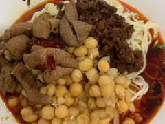 豌杂小面加肥肠-花市豌杂面(民生路店)