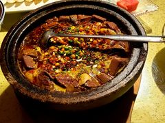 石锅肥肠毛血旺-铜锣湾·有麝自然香(重庆新天地店)