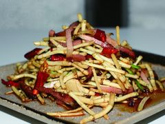 折耳根炒腊肉1-泉味道贵州厨房(三里河店)