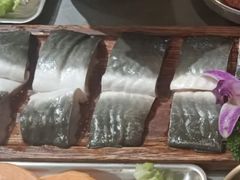 招牌活烤鳗鱼-围炉肉舍•炭烤活鳗•丹东海鲜烤肉(步行街店)