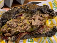 夏威夷双层牛肉汉堡-VIKING SALOON美式烟熏烤肉精酿餐酒吧