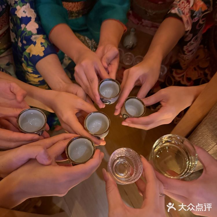 俩人吃的非常饱 食材很新鲜 菜式非常丰富 服务没得说