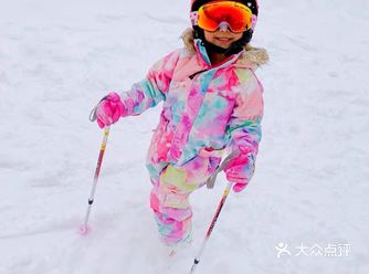 宝宝学习滑雪的模样简直萌翻啦！