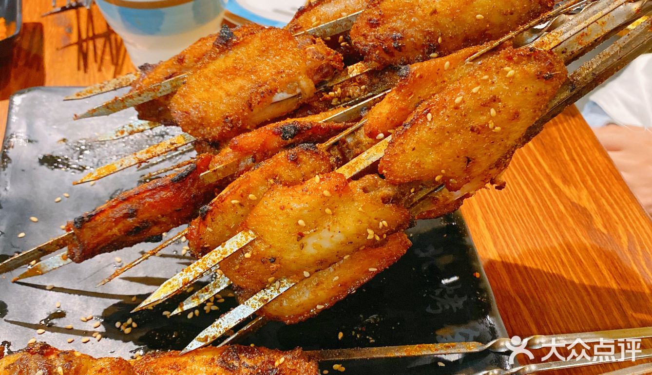 来一口是外皮酥脆,而且羊肉鲜嫩!是我喜欢的味道!