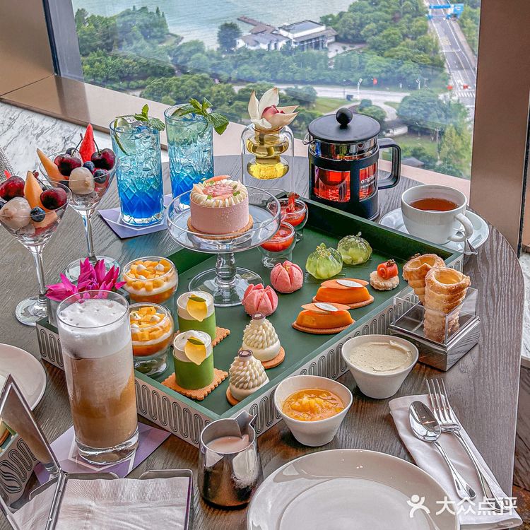 常熟的！！高空湖景下午茶真的绝美了… 