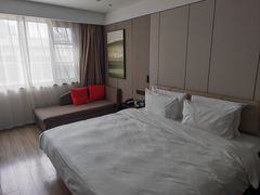 -杭州西湖湖滨银泰亚朵酒店