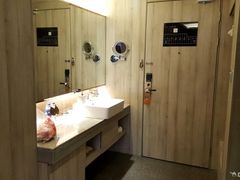 -西安大雁塔科技大学地铁站亚朵酒店