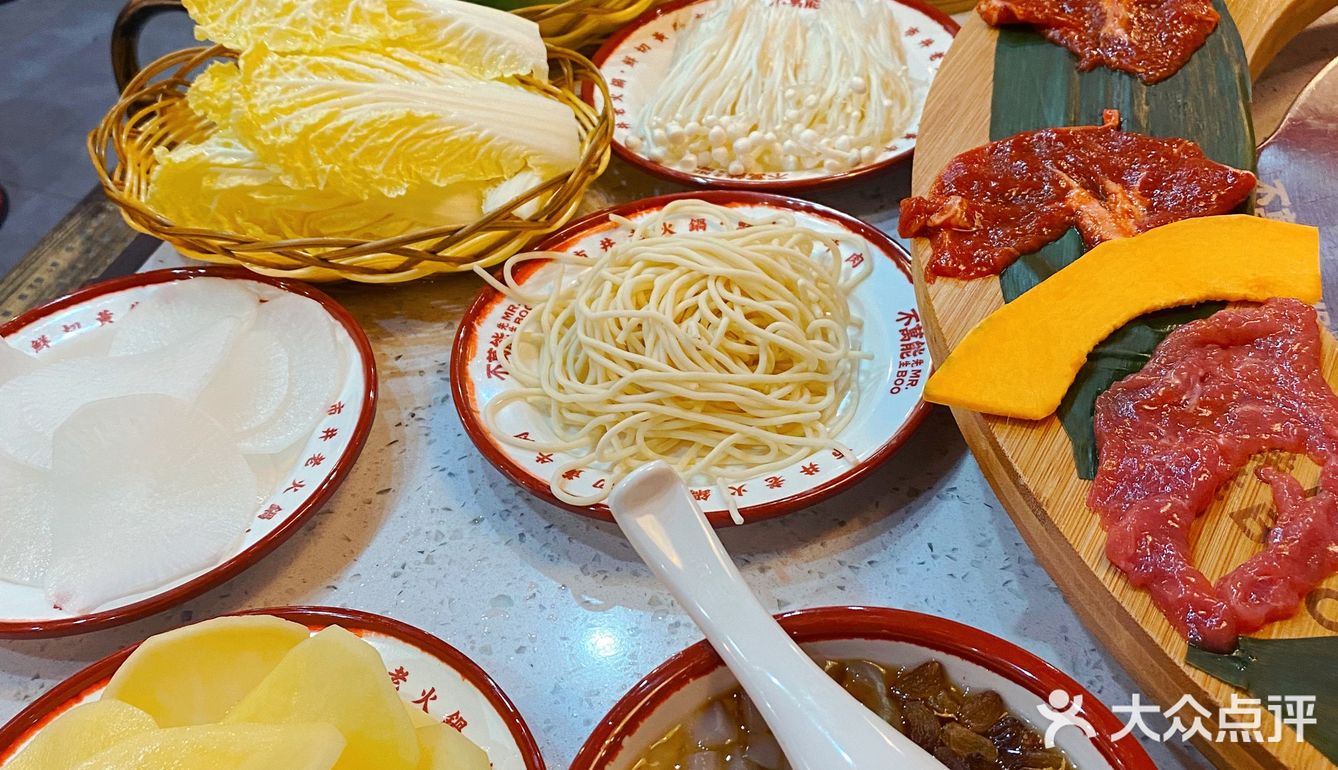 杭州人均50火锅太爽了，火锅呼啦圈全是肉！