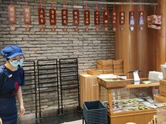 自助取餐区-茶颜悦色(金茂览秀城LG层外街店)