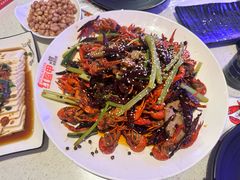 -红盔侠小龙虾(海宁银泰店)