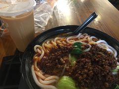 -丽虹云南过桥米线(兴工街店)