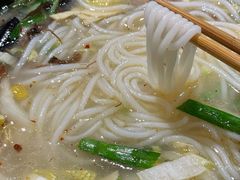 -花馬肆.云南过桥米线(汉神购物广场现场熬汤店)