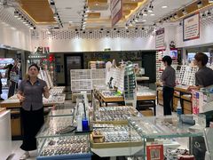 -美式眼镜·授权蔡司.依视路.尼康.豪雅.明月(人民广场店)