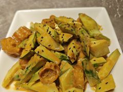 麻汁黄瓜拌油条-闫府私房菜·百年鲁菜(恒隆店)