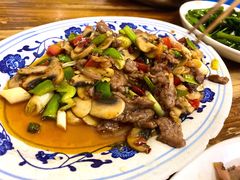 蘑菇炒牛肉片-九九牛肉馆(南山路店)
