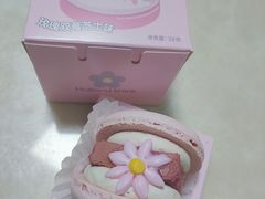 半熟花花马卡龙玫瑰双莓芝士味-好利来(革新店)