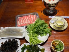 -茸梅路右拐龙虾-农家菜(松江店)
