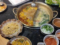 -顶顶汤火牛排火锅·经典铜锅涮肉