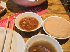 -老牌坊云南鱼豆花火锅(爱建店)