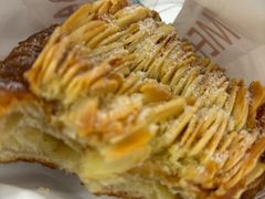 巴旦木可颂-MEEBO KAFEE米咖焙坊(虹桥路店)