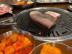 厚切猪肉-·缸桶屋·韩式牛肋条自助烤肉(西湖D11店)