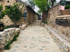 -百里峡七彩艺术小镇